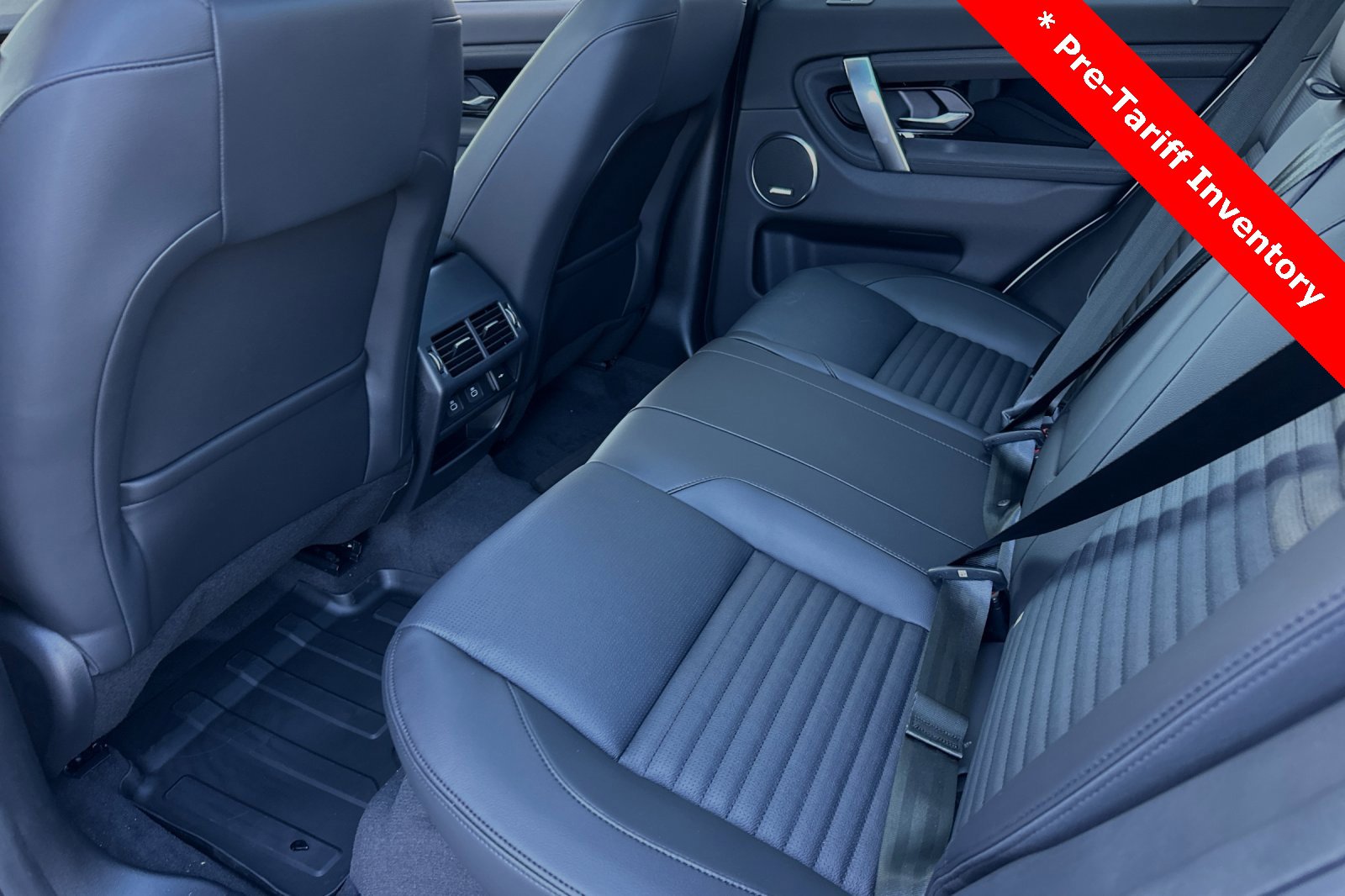 Used 2024 Land Rover Discovery Sport S image 11