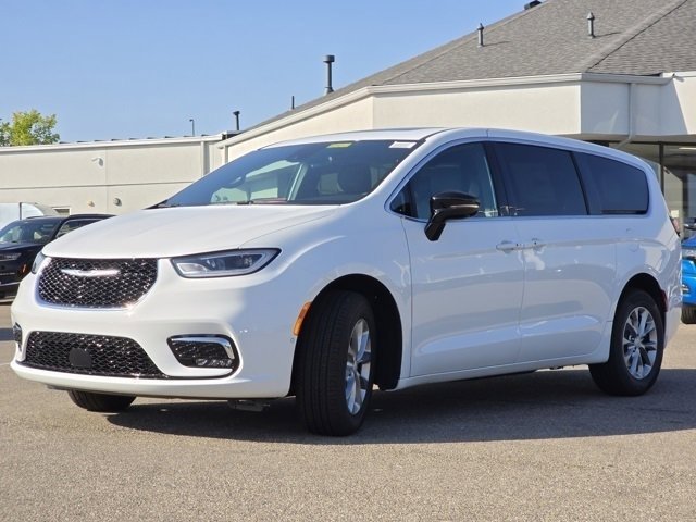 New 2026 Chrysler Pacifica Select image 21