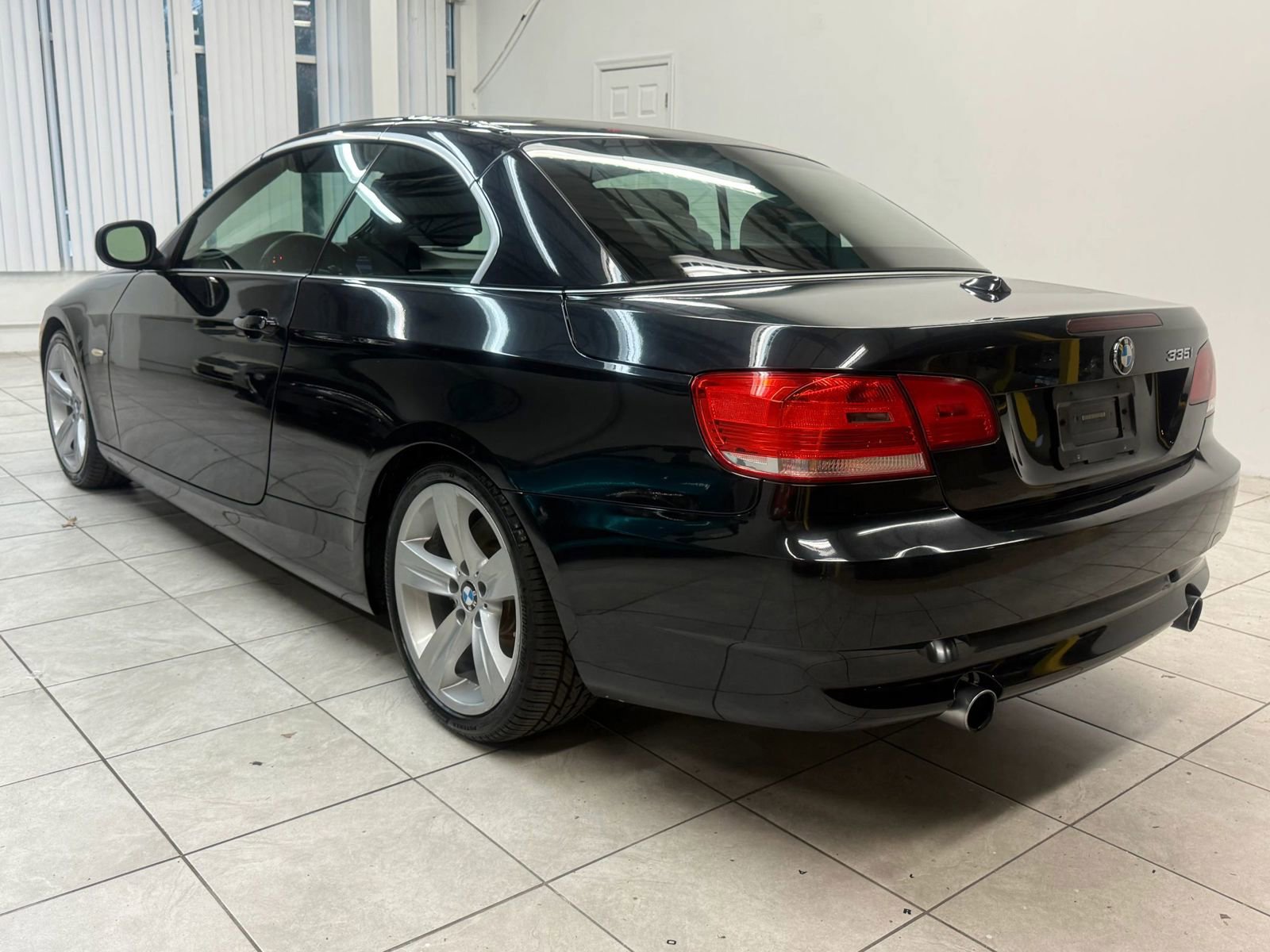 Used 2010 BMW 335i Convertible image 7