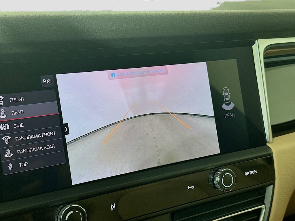 Certified 2023 Porsche Macan image 17