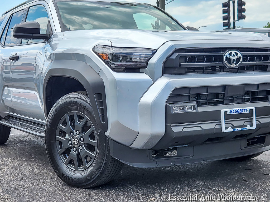 Used 2025 Toyota 4Runner SR5 AWD/4WD image 2