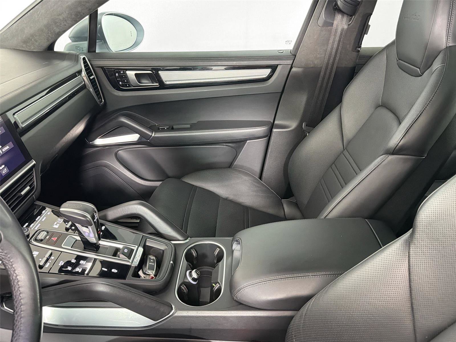 Certified 2021 Porsche Cayenne Turbo AWD/4WD image 30