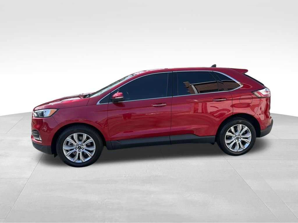 Used 2023 Ford Edge Titanium image 2