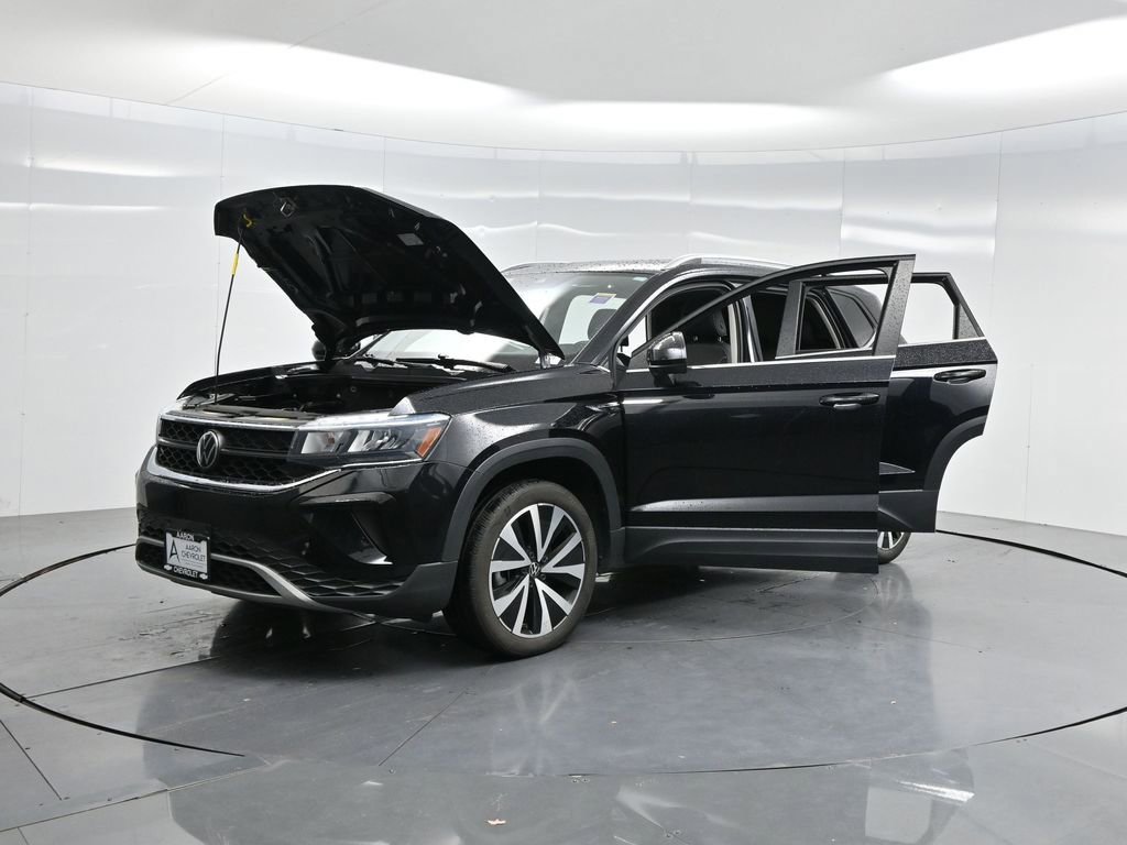 Used 2023 Volkswagen Taos SE w/ Panoramic Sunroof Package image 52
