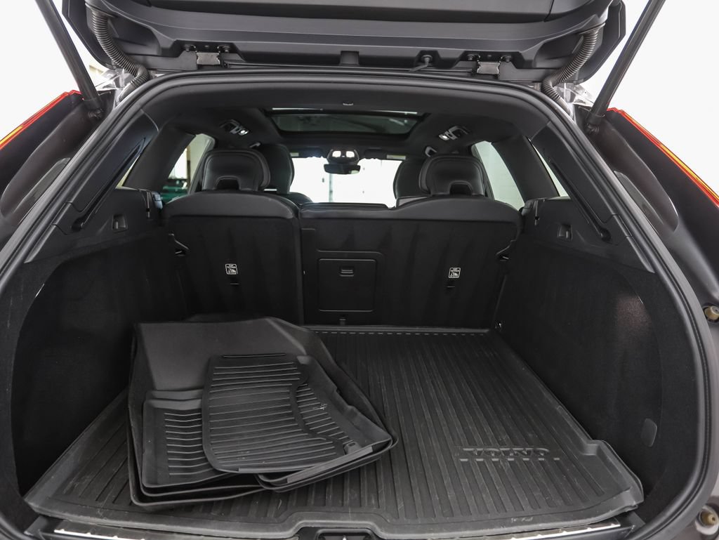 Used 2022 Volvo XC60 B6 R-Design w/ Protection Package Premier AWD/4WD image 23