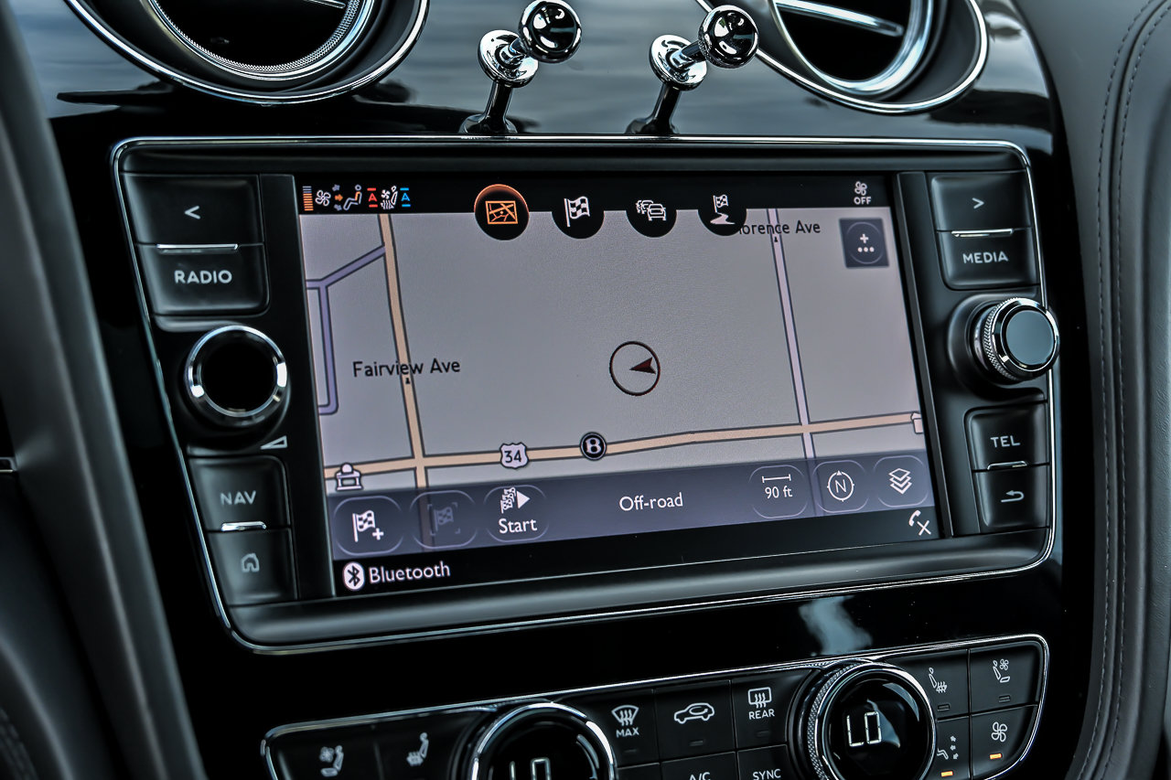 Used 2020 Bentley Bentayga AWD/4WD image 38