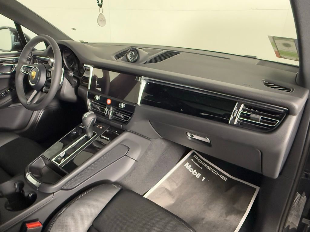 New 2026 Porsche Macan image 17
