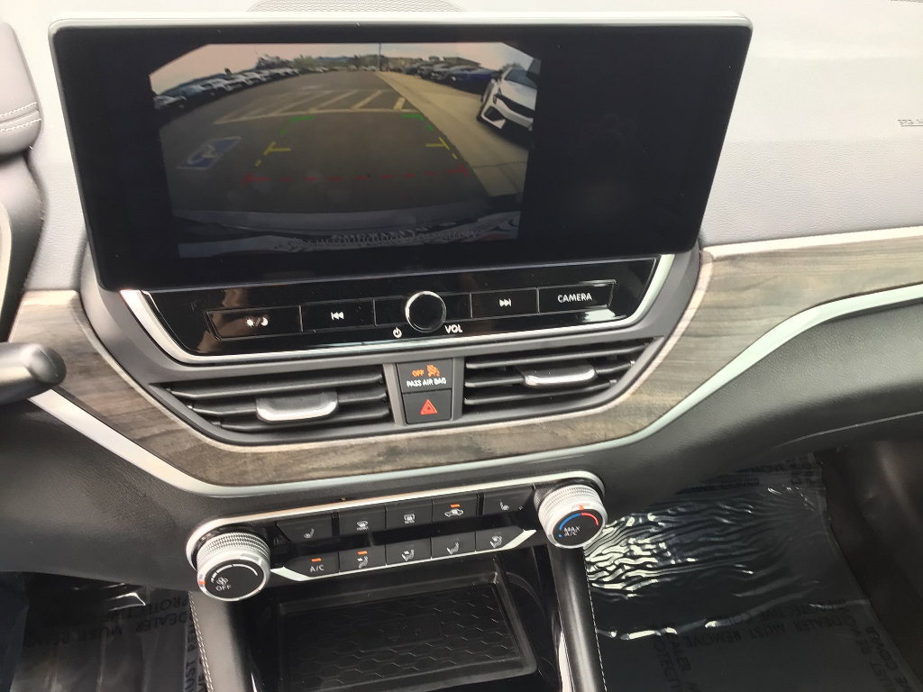 Used 2024 Nissan Altima 2.5 SV w/ SV Premium Package image 13