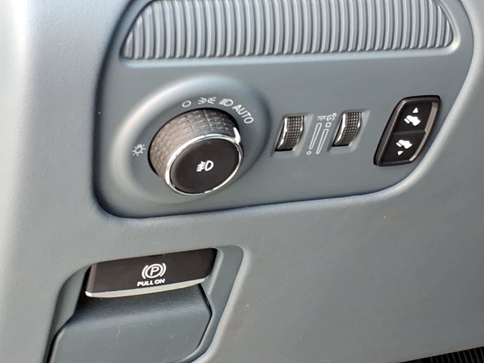Used 2024 Jeep Grand Wagoneer Series III AWD/4WD image 24