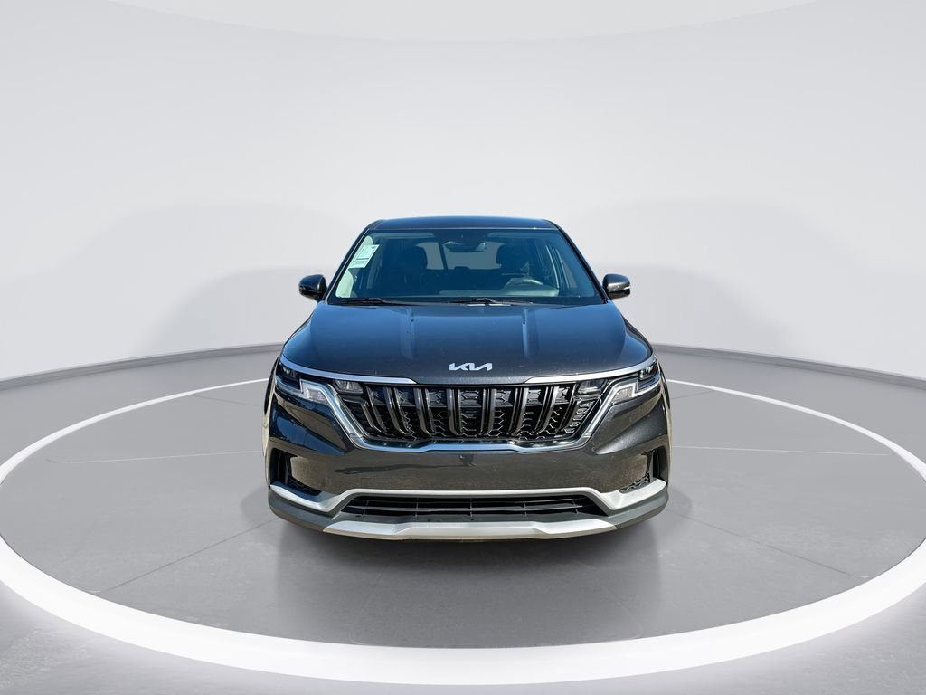 Used 2023 Kia Carnival LX image 3