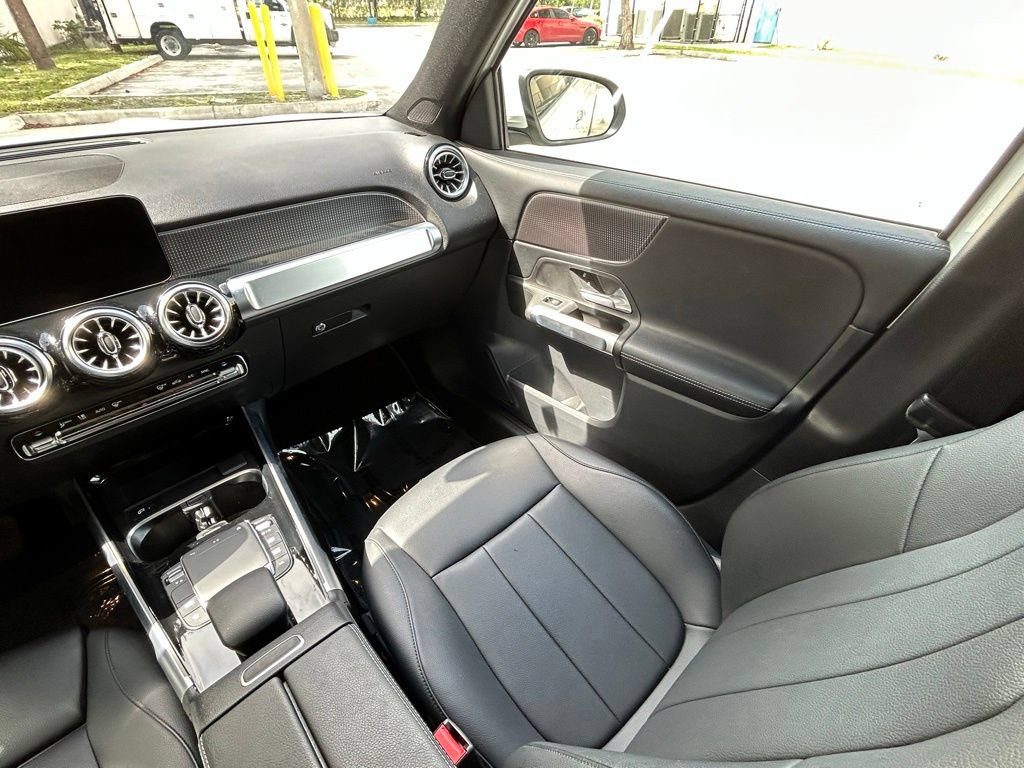 Used 2022 Mercedes-Benz GLB 250 w/ Premium Package Lite image 11