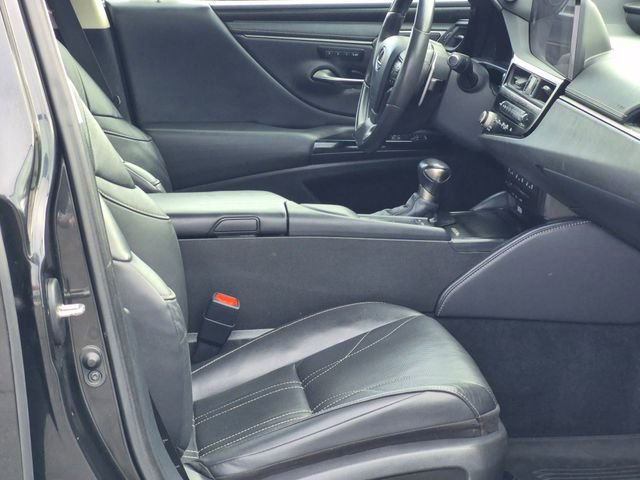 Used 2022 Lexus ES 300h w/ Luxury Package image 23