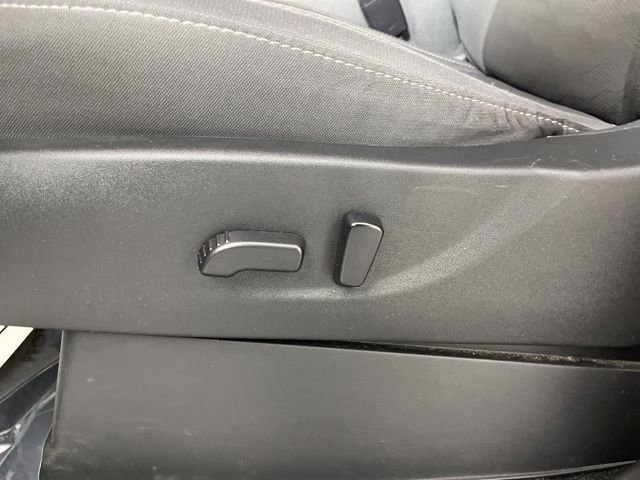 Used 2024 Nissan Frontier SV image 32