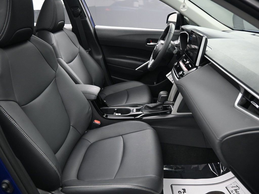 Used 2025 Toyota Corolla Cross XLE w/ Convenience Package FWD image 34