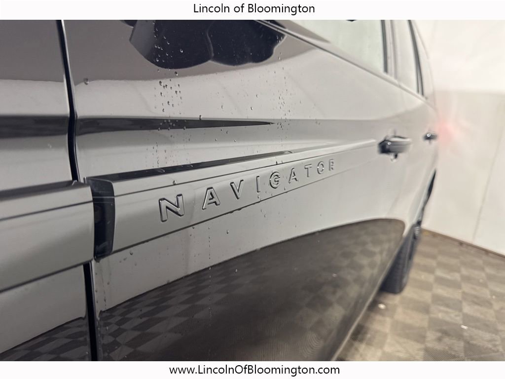 New 2025 Lincoln Navigator L Reserve w/ Jet Appearance Package image 18