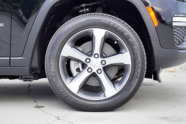 New 2023 Jeep Grand Cherokee Limited 4xe image 8