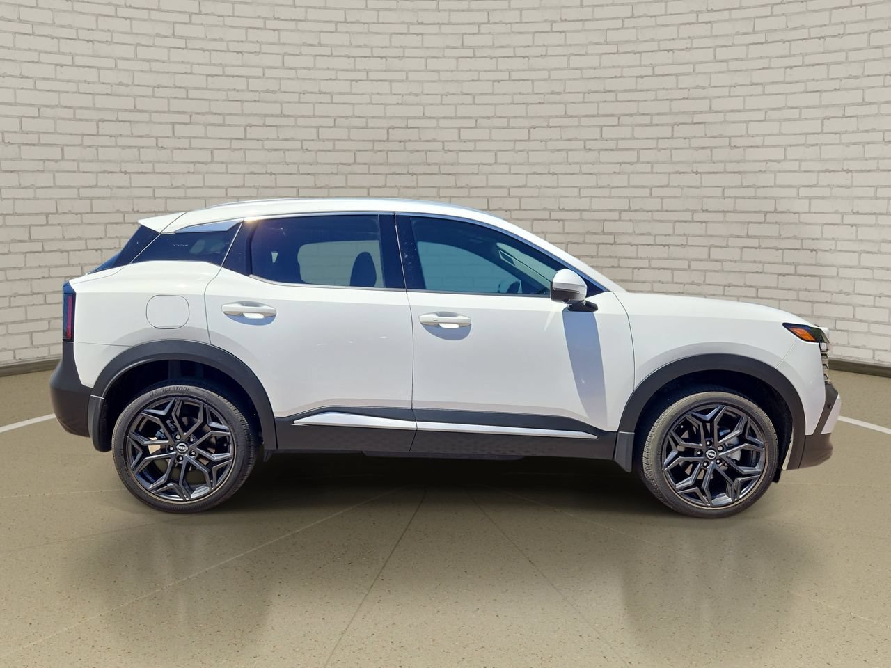 Used 2025 Nissan Kicks SR FWD image 4