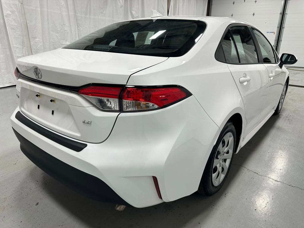 Used 2025 Toyota Corolla LE FWD image 7