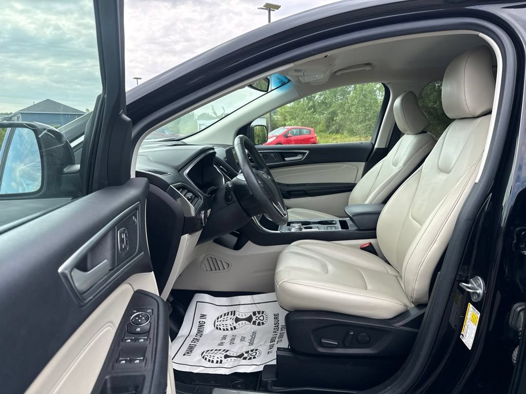 Used 2021 Ford Edge Titanium AWD/4WD image 25