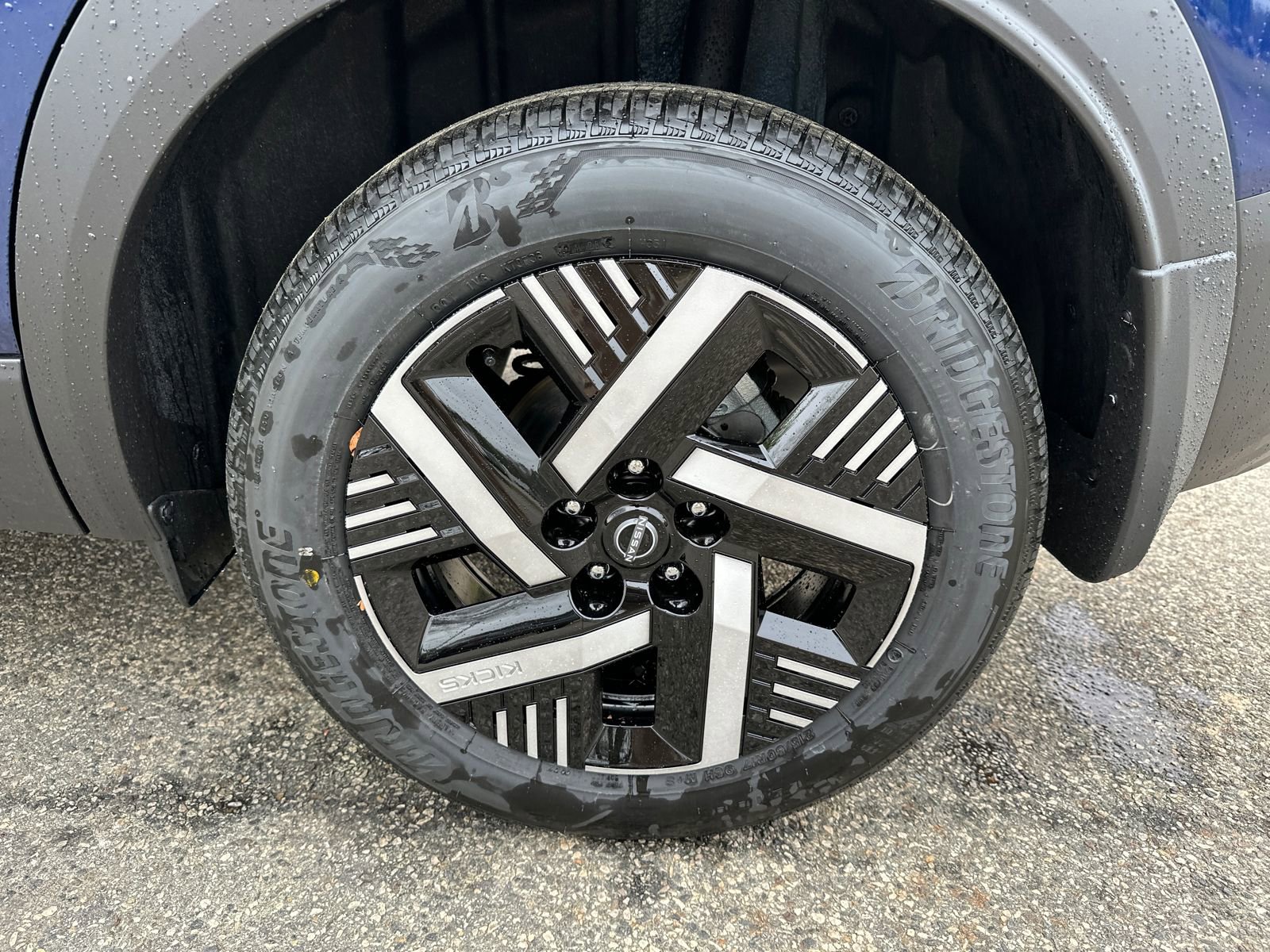 New 2026 Nissan Kicks SV image 17