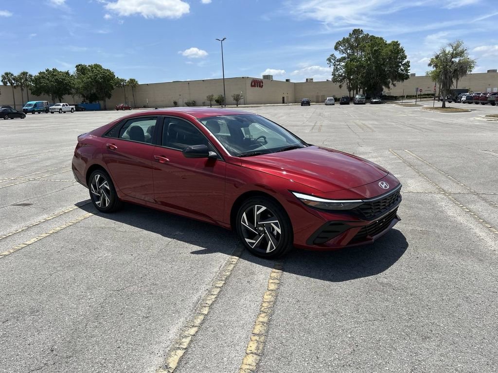 New 2025 Hyundai Elantra SEL image 2