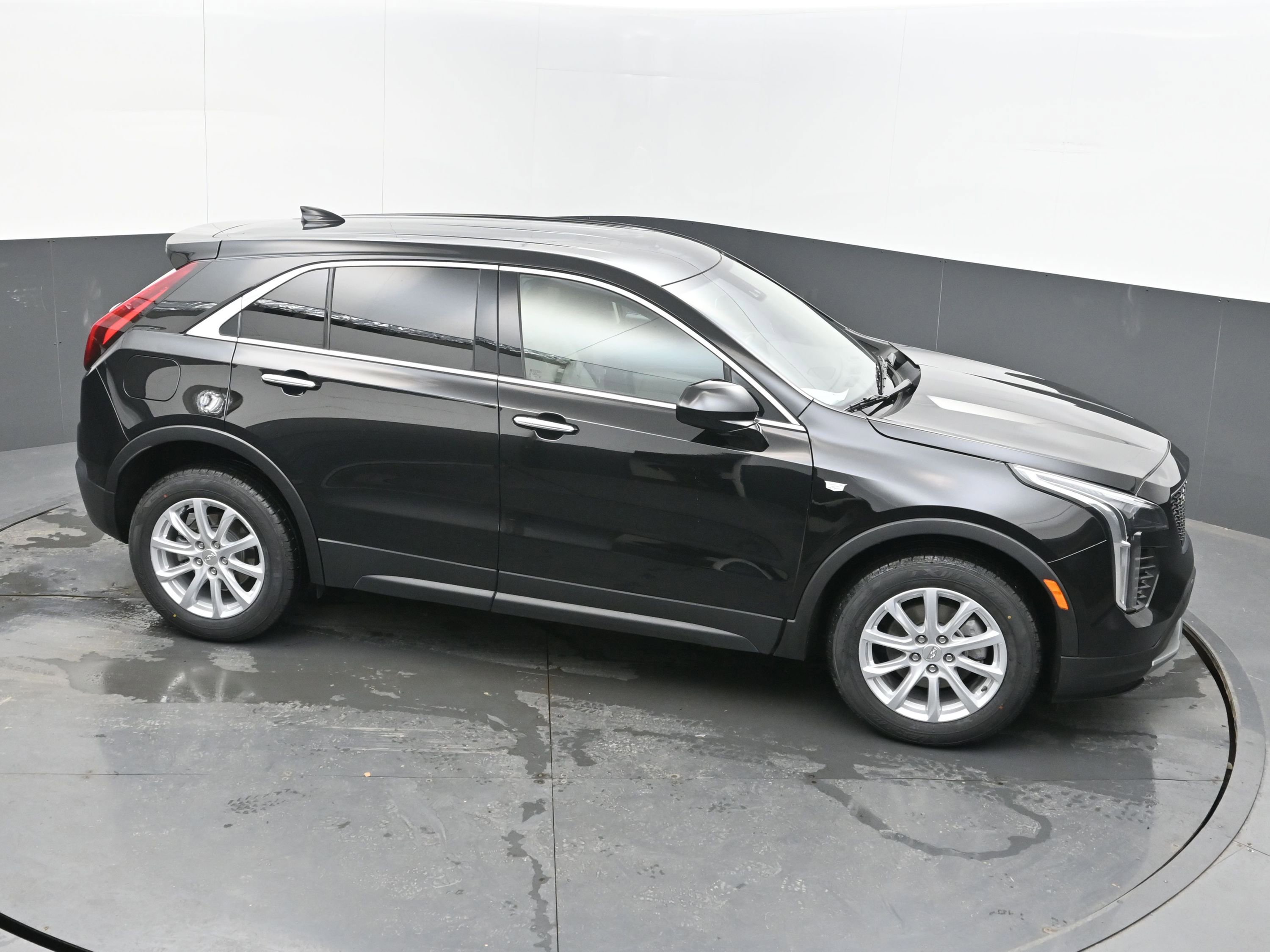Used 2023 Cadillac XT4 Luxury w/ Cold Weather Package image 33