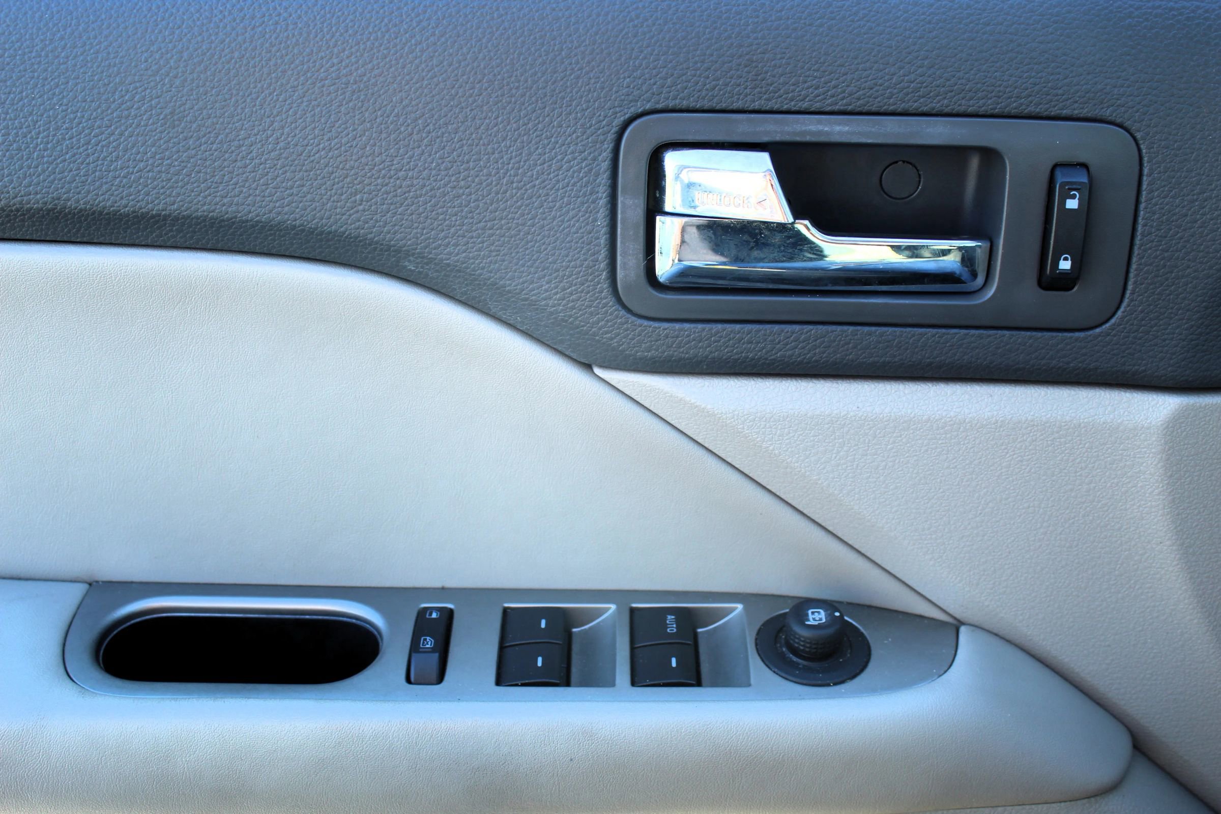 Used 2010 Ford Fusion Hybrid FWD image 9
