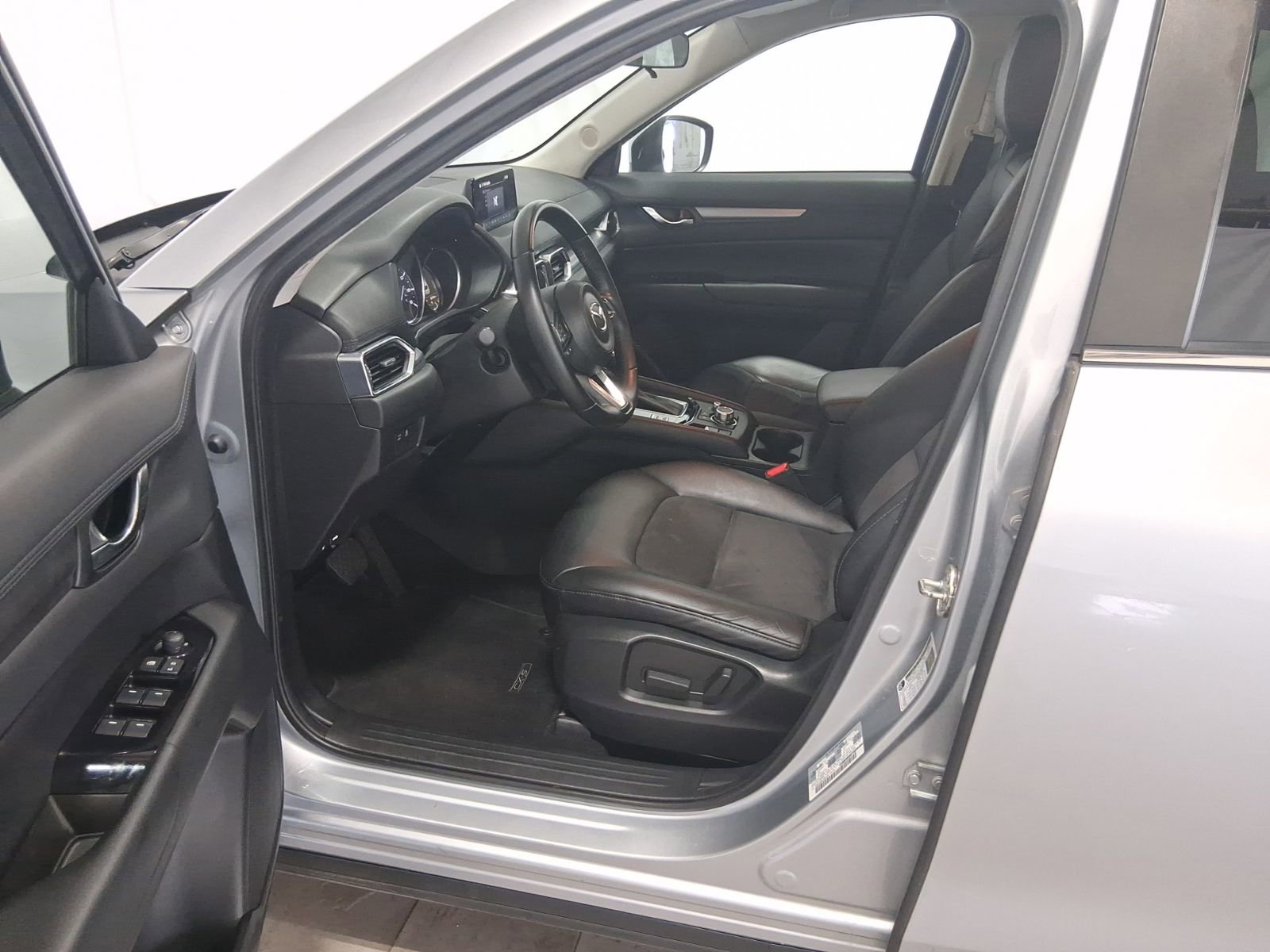 Used 2018 MAZDA CX-5 Touring image 14