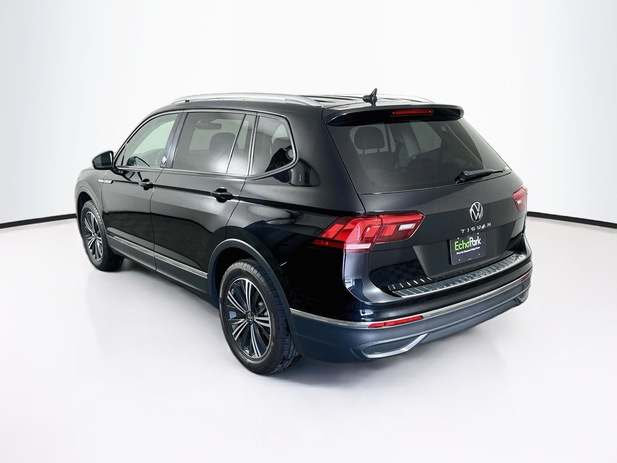 Used 2024 Volkswagen Tiguan Wolfsburg Edition FWD image 5