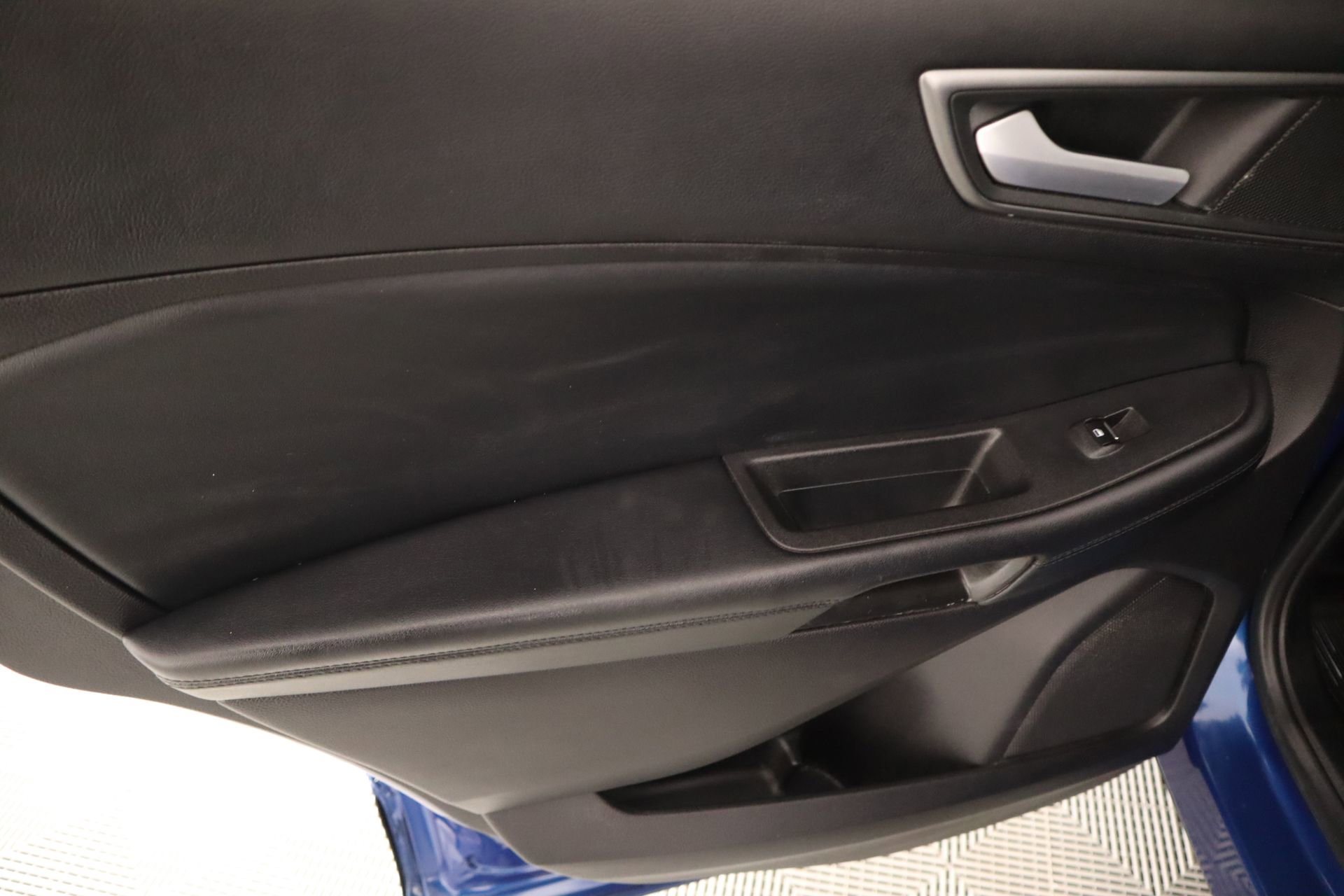 Used 2020 Ford Edge SE image 15