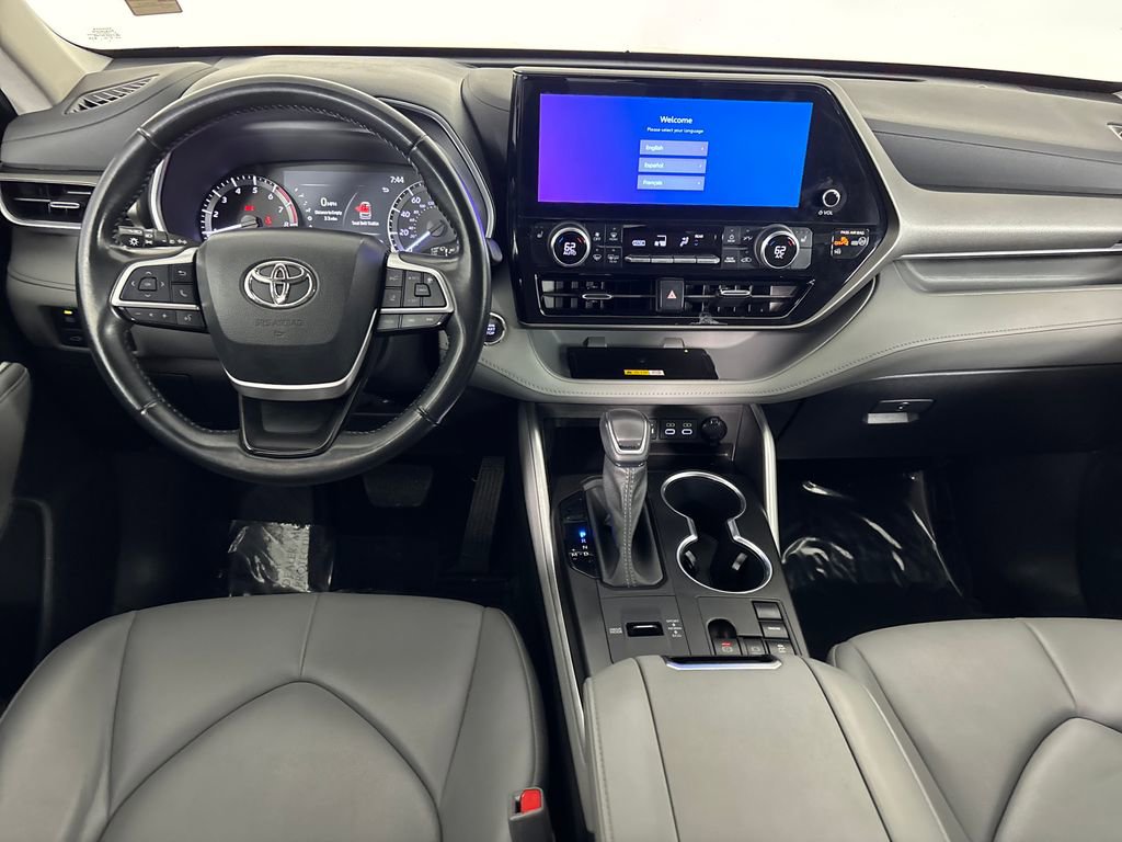Used 2023 Toyota Highlander XLE image 28