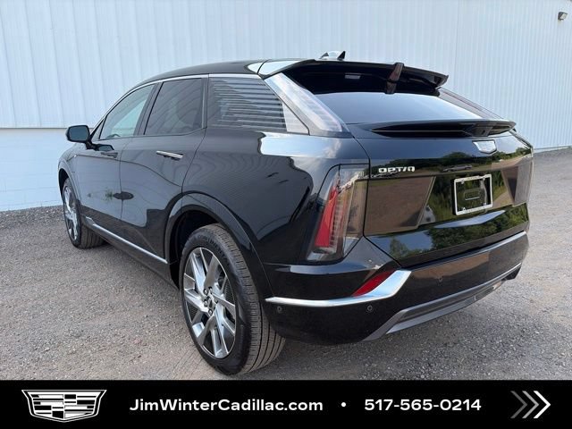 Certified 2025 Cadillac Optiq Luxury 2 w/ LPO, Floor Liner Package AWD/4WD image 10