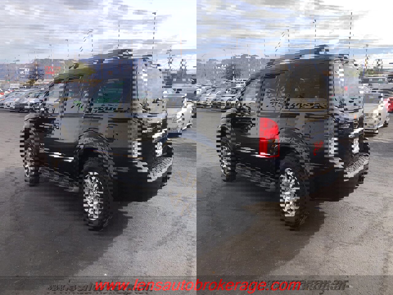 Used 2008 Nissan Pathfinder LE w/ Navigation Pkg image 6