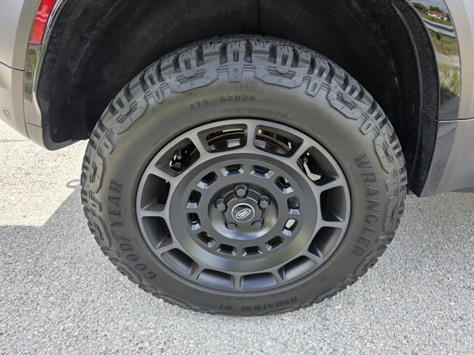 Used 2025 Land Rover Defender 110 AWD/4WD image 9