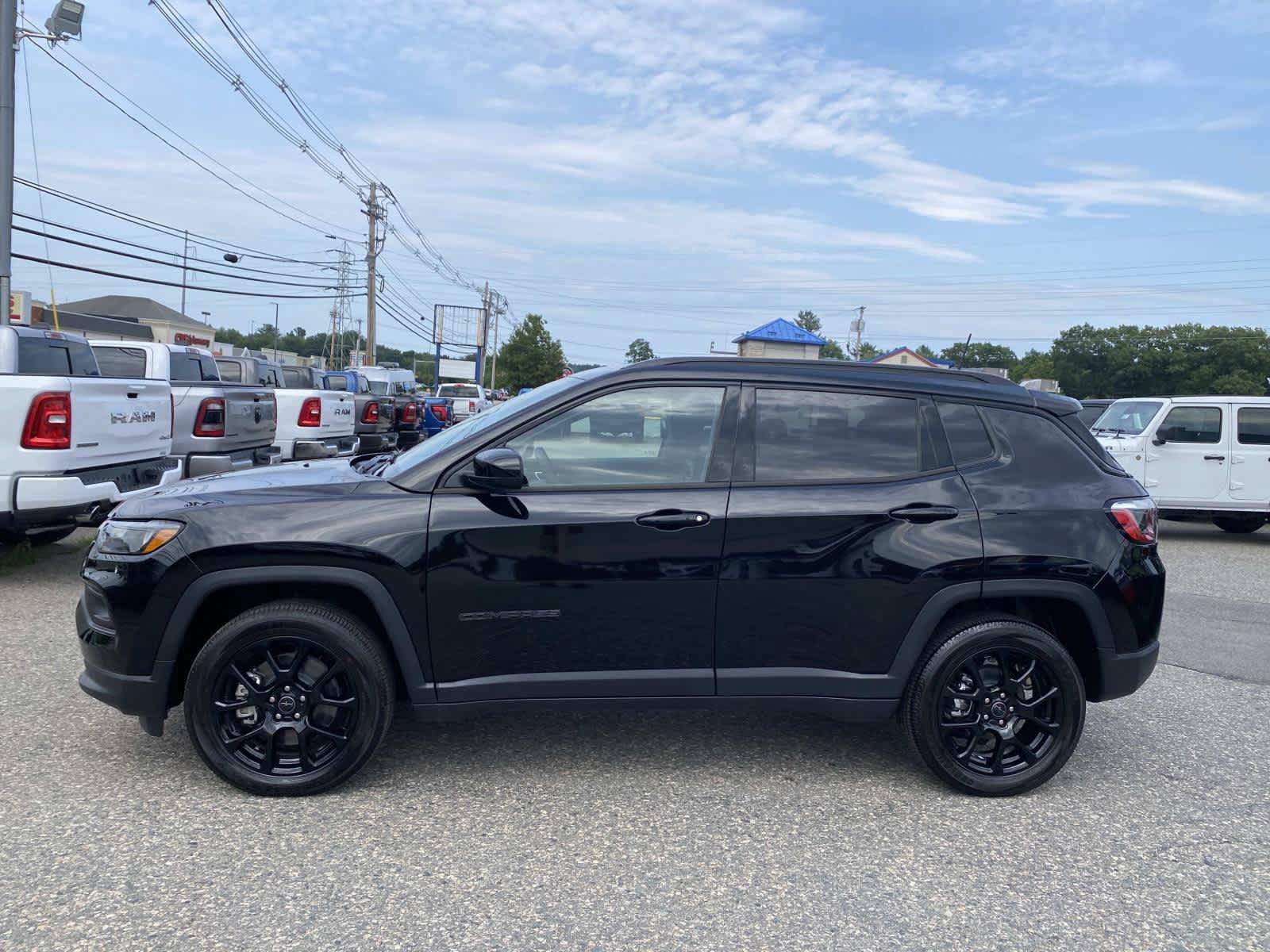 Used 2026 Jeep Compass Latitude AWD/4WD image 8