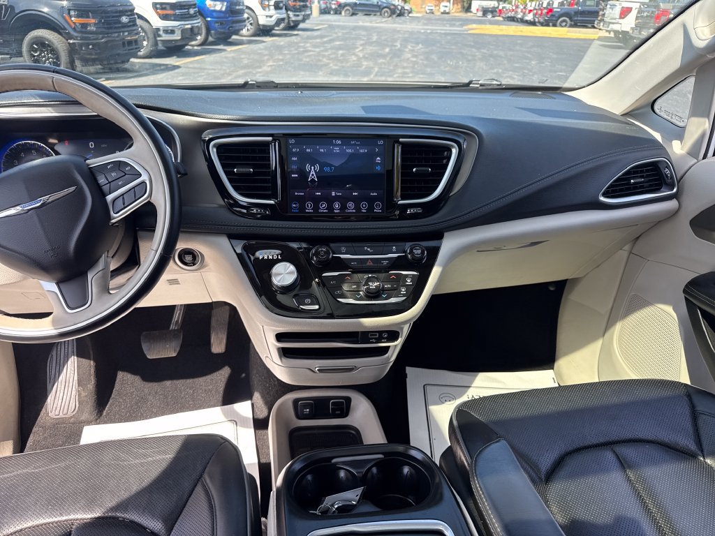 Used 2018 Chrysler Pacifica Limited FWD image 28