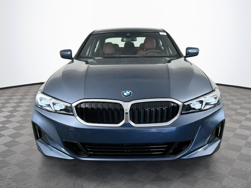 Used 2025 BMW 330i xDrive Sedan w/ Premium Package AWD/4WD image 3