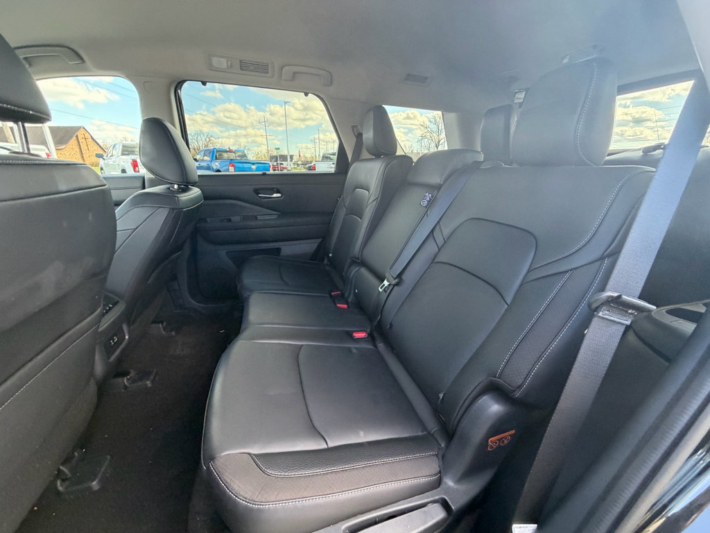 Used 2025 Nissan Pathfinder SL image 20