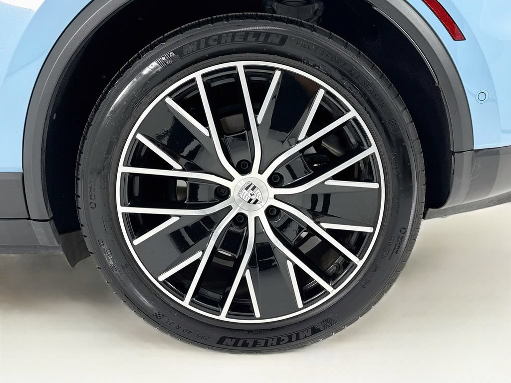 Certified 2025 Porsche Macan Electric RWD image 32