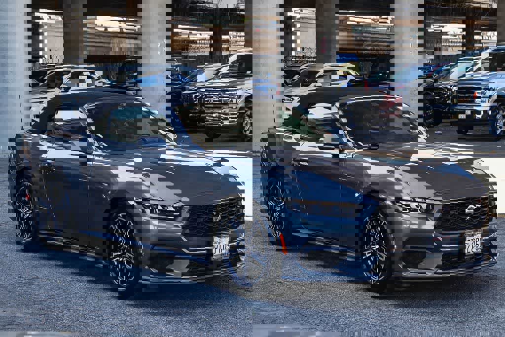 Used 2025 Ford Mustang Convertible image 3