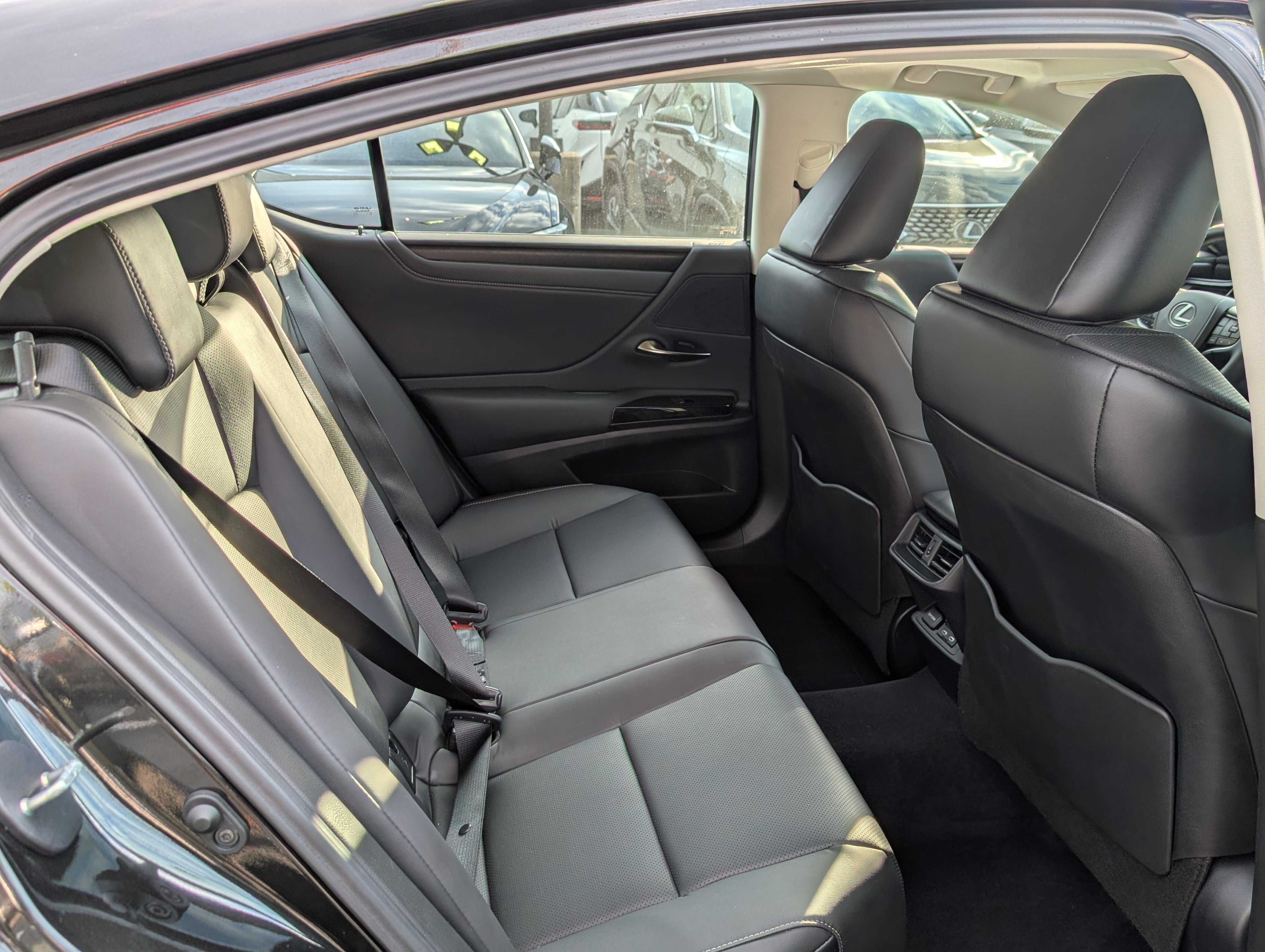 Used 2025 Lexus ES 350 w/ Premium Package FWD image 12