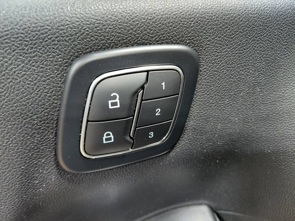 Certified 2025 Ford Escape Platinum AWD/4WD image 10