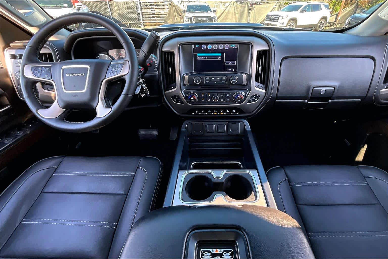 Used 2017 GMC Sierra 2500 Denali w/ Duramax Plus Package AWD/4WD image 16