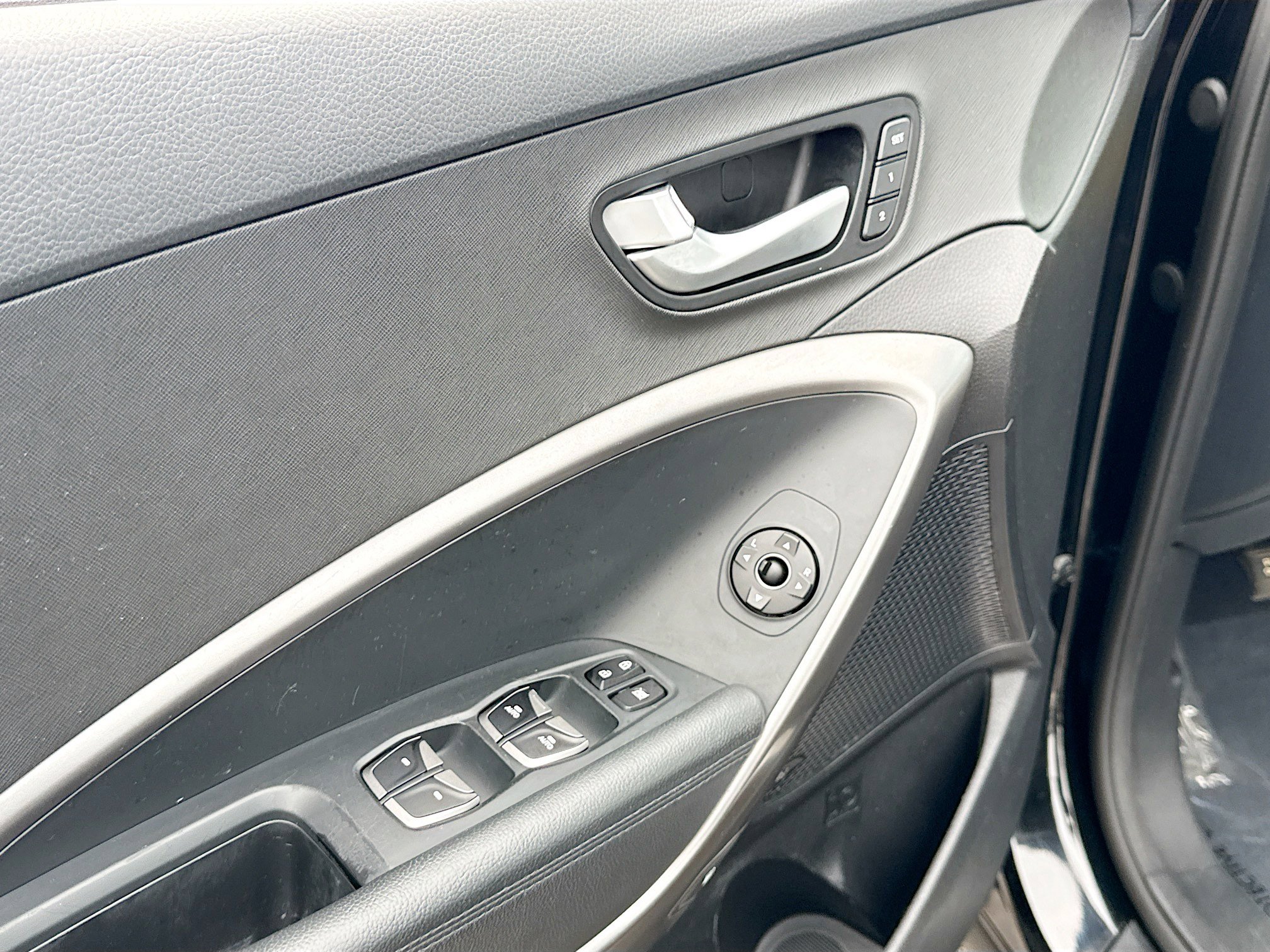 Used 2016 Hyundai Santa Fe Limited w/ Option Group 04 AWD/4WD image 8