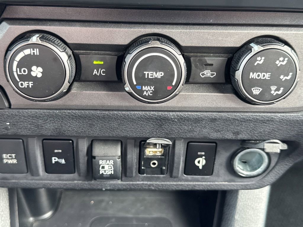 Used 2019 Toyota Tacoma TRD Off-Road w/ Technology Package AWD/4WD image 15