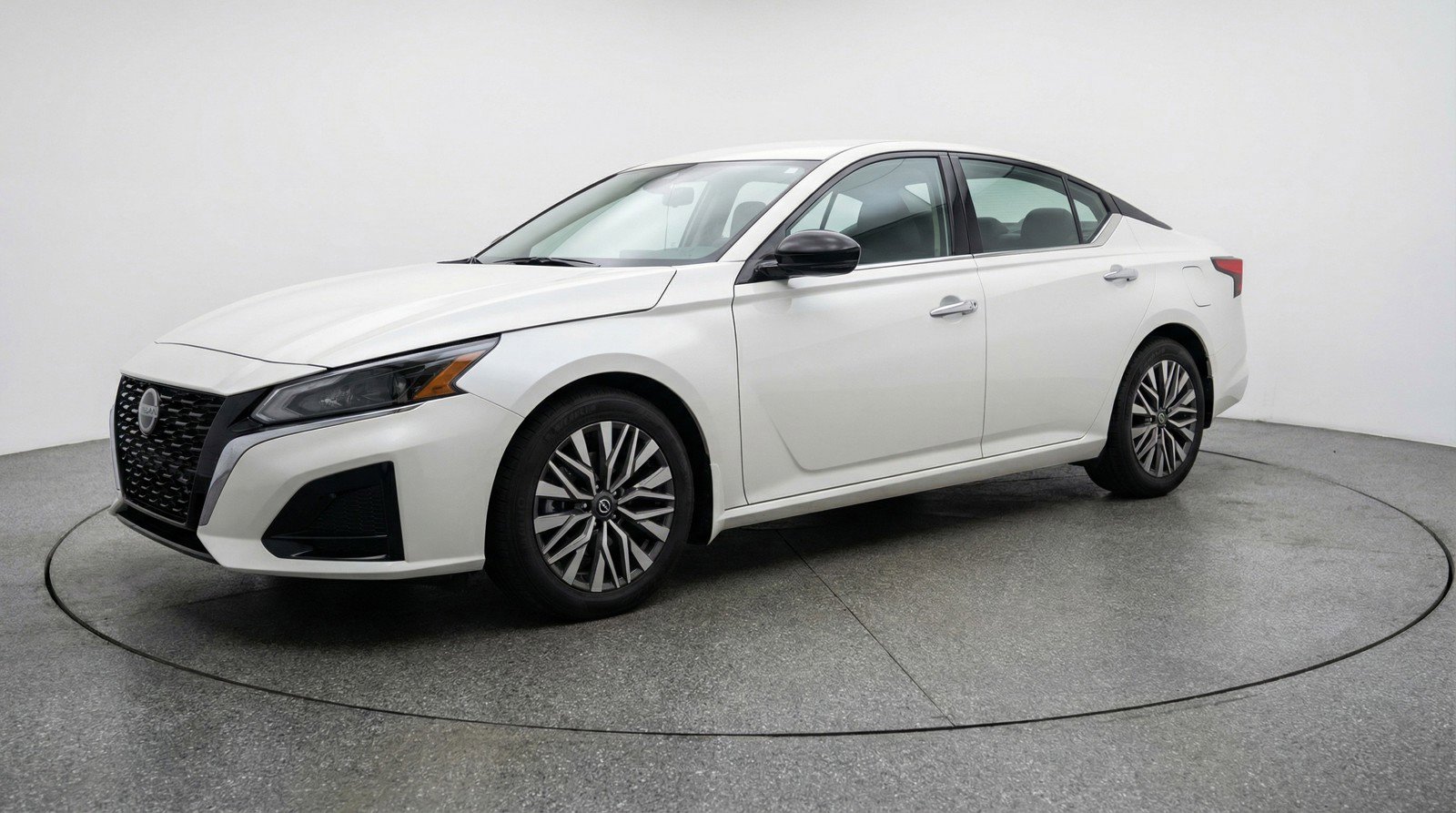 Used 2025 Nissan Altima 2.5 SV FWD image 3