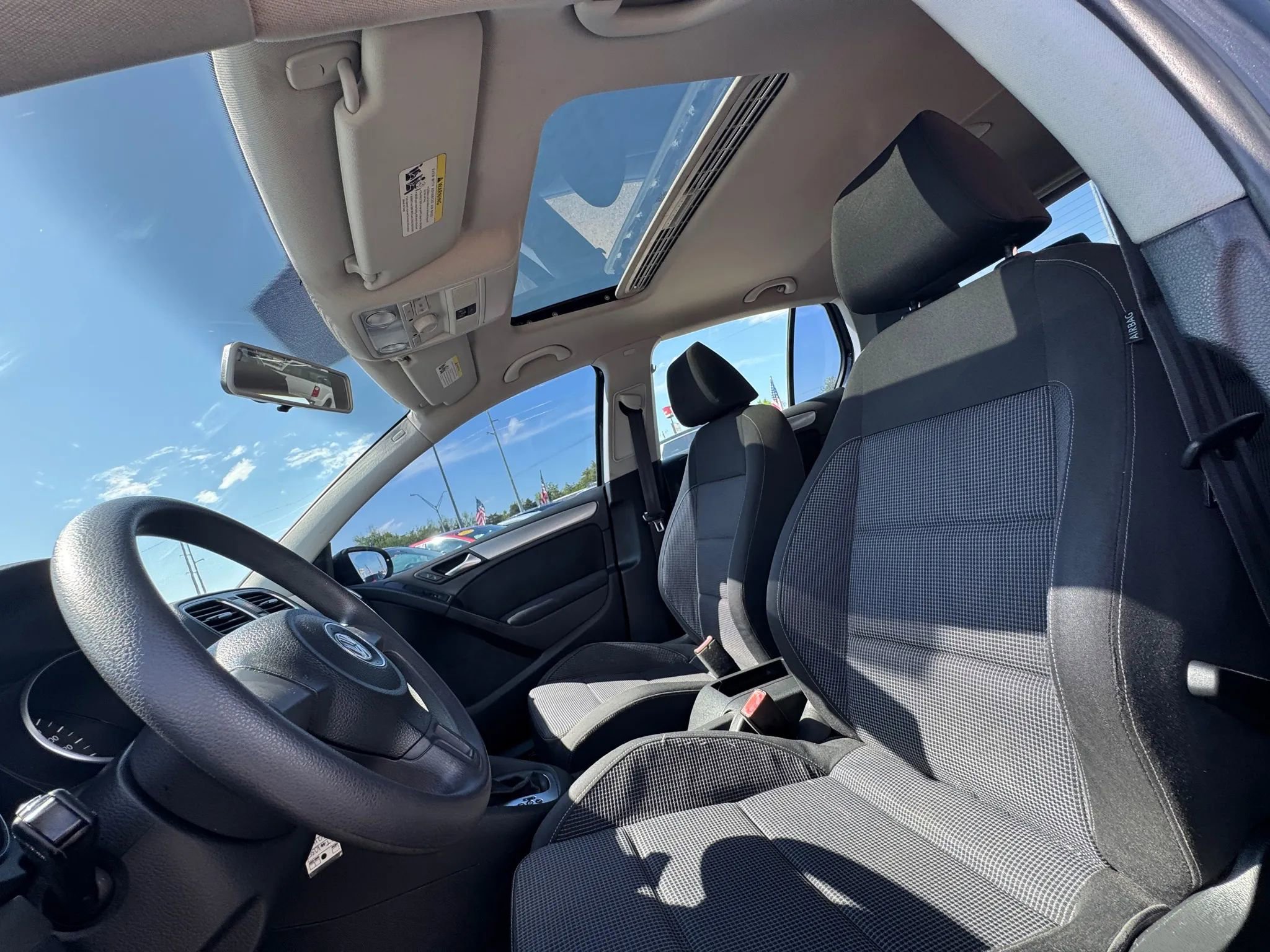 Used 2011 Volkswagen Golf 4-Door image 20