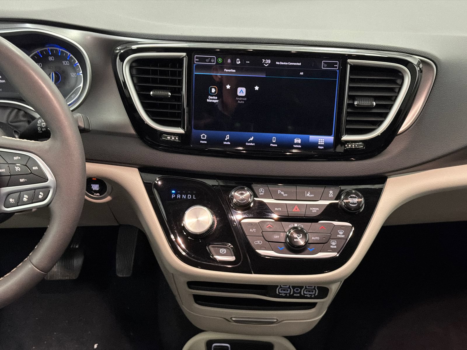 Used 2024 Chrysler Pacifica Touring-L FWD image 21