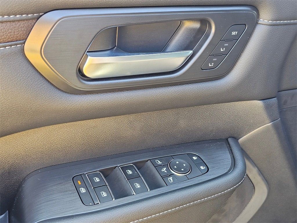 New 2025 Nissan Armada SL image 32