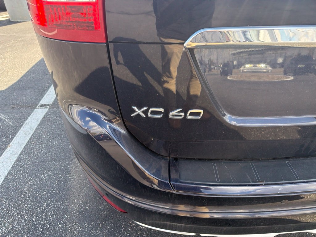 Used 2016 Volvo XC60 T6 w/ Proximity Package AWD/4WD image 5